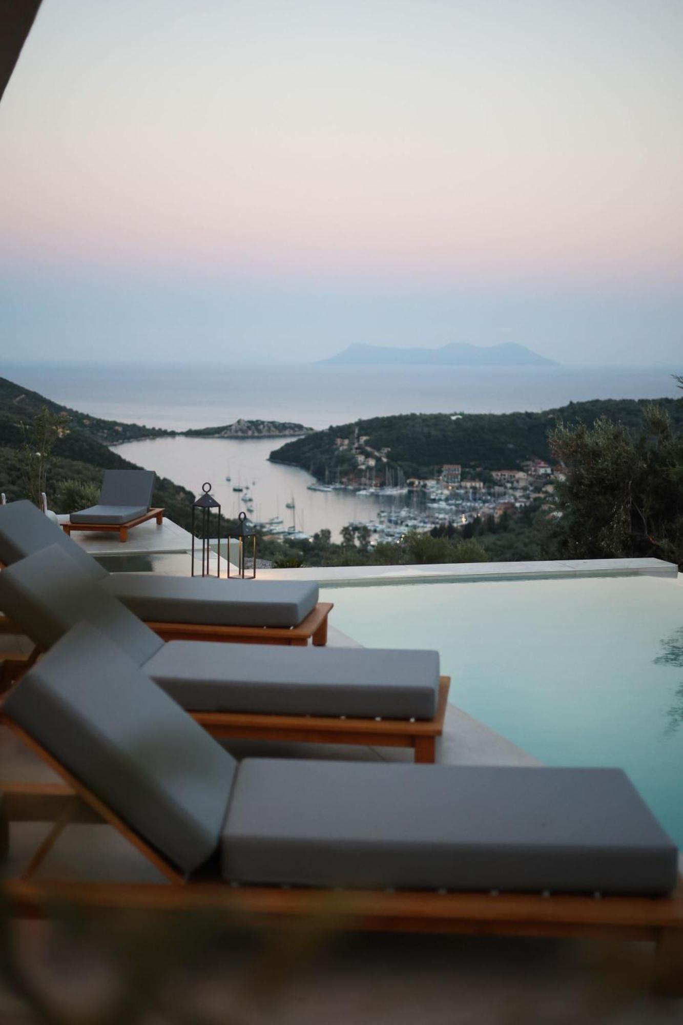 Vila Luxury Theros With Private Pools *