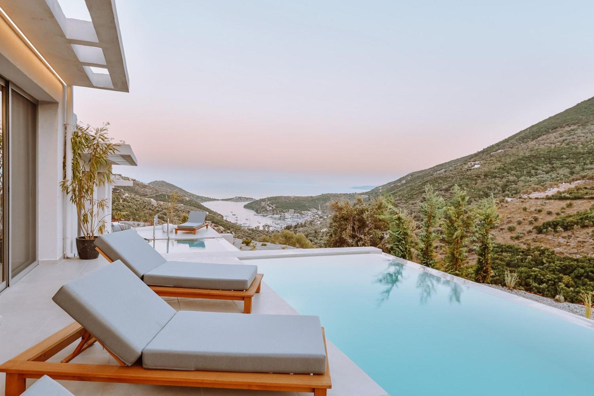 Luxury Theros With Private Pools Sívota