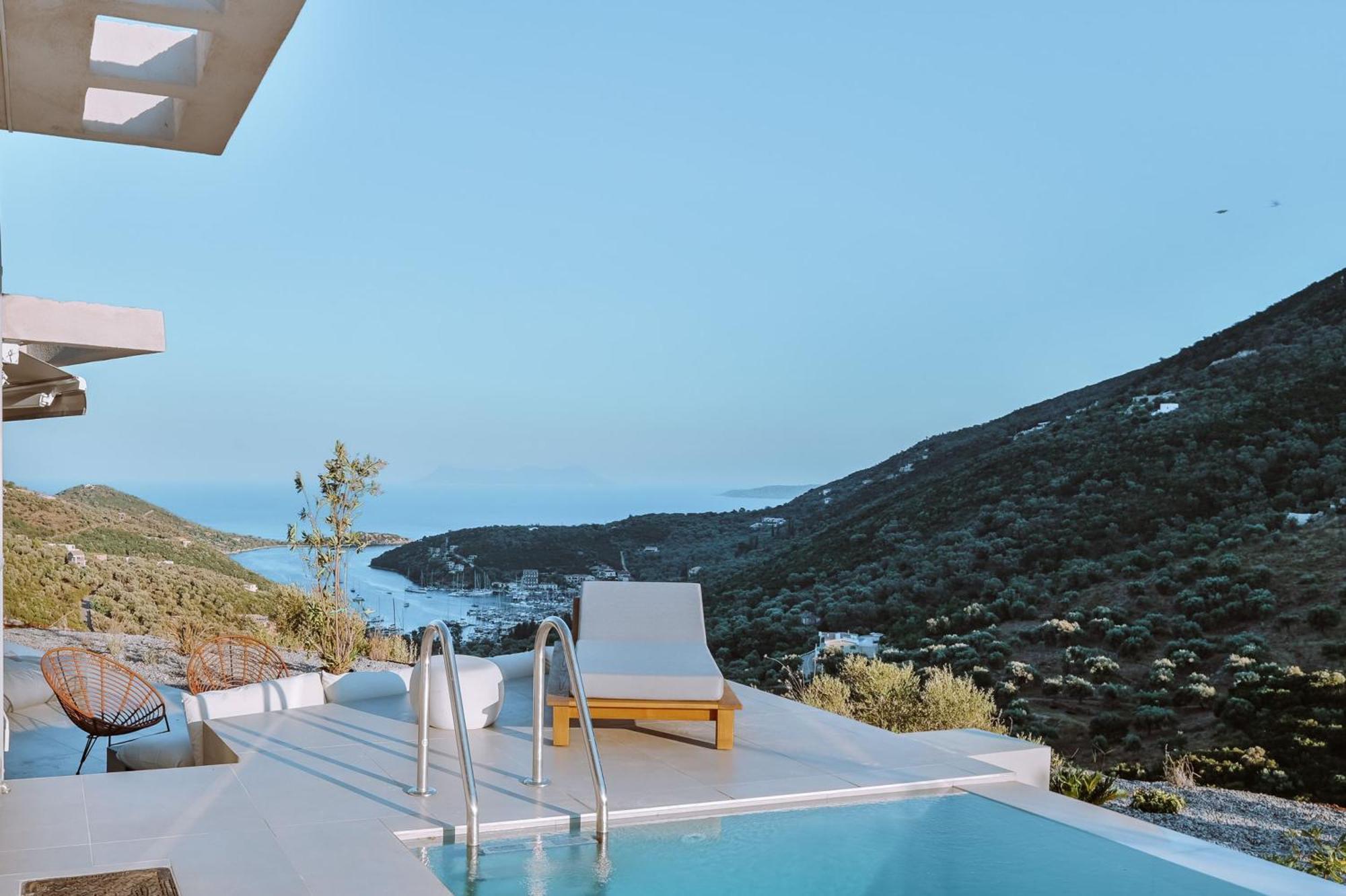 Luxury Theros With Private Pools *