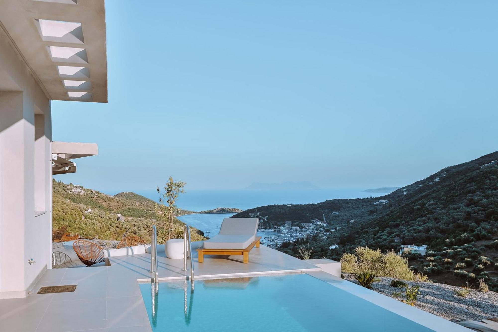 Luxury Theros With Private Pools * Sívota