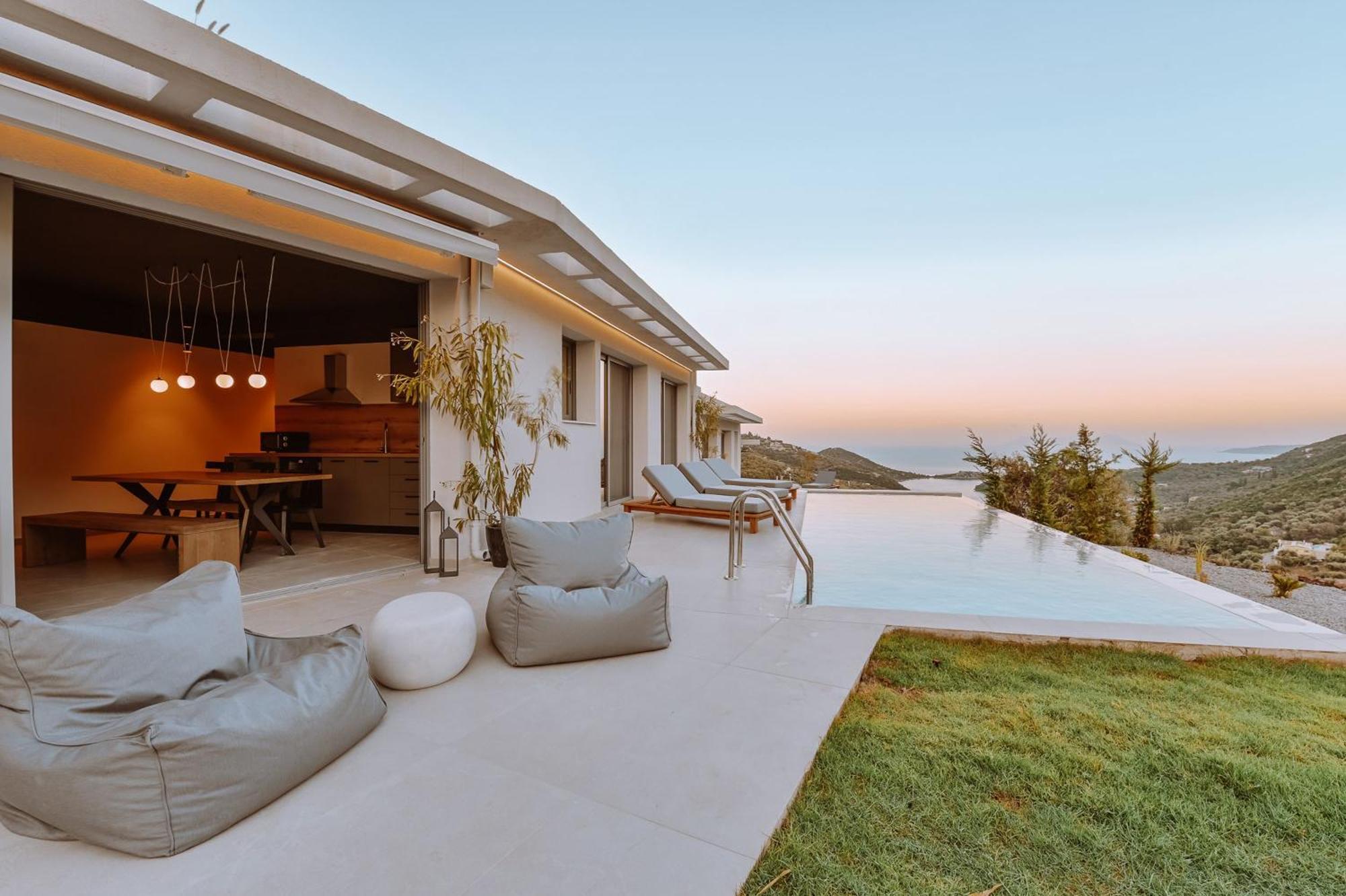 Luxury Theros With Private Pools Villa